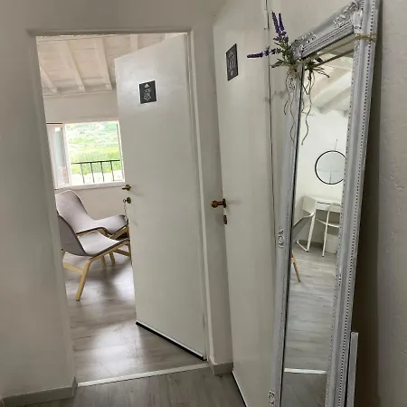 La Petite Maison Apartment Usigliano